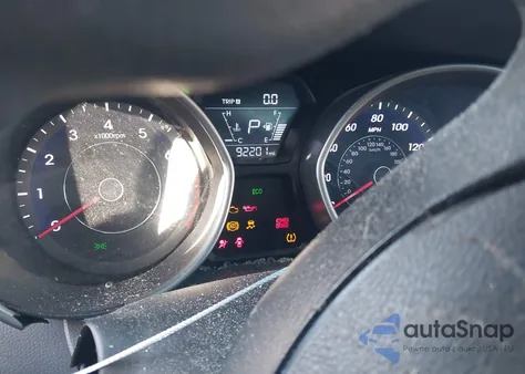 2016 Hyundai Elantra Se z USA, uszkodzony, nr VIN 5NPDH4AE2GH734373